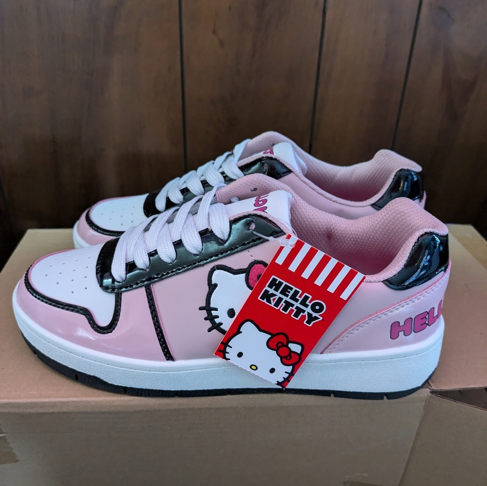 Women's Hello Kitty Sanrio Sneakers New In Box